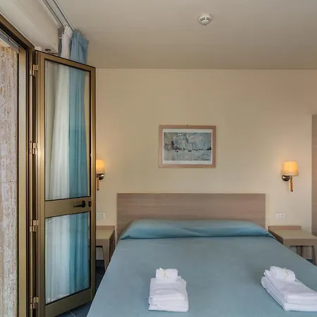 Brunella 3* Lido di Camaiore