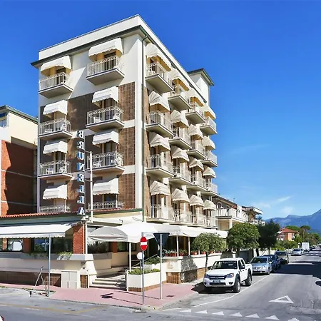 Brunella 3* Lido di Camaiore