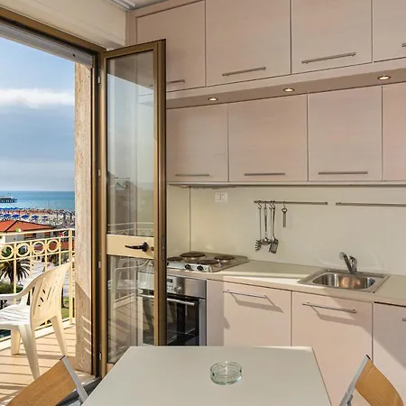 Brunella 3* Lido di Camaiore