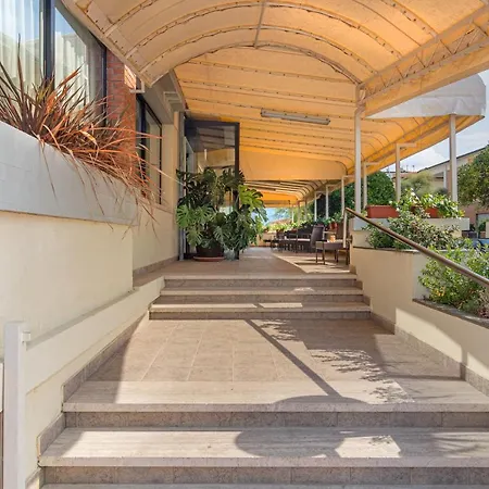 Brunella 3* Lido di Camaiore