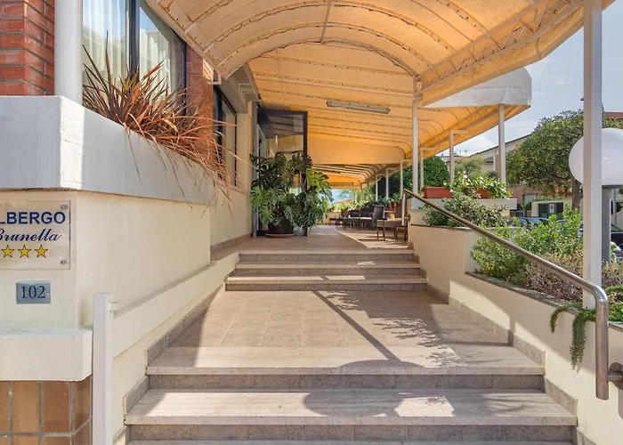 Brunella 3* Λίντο ντι Καμαϊόρε